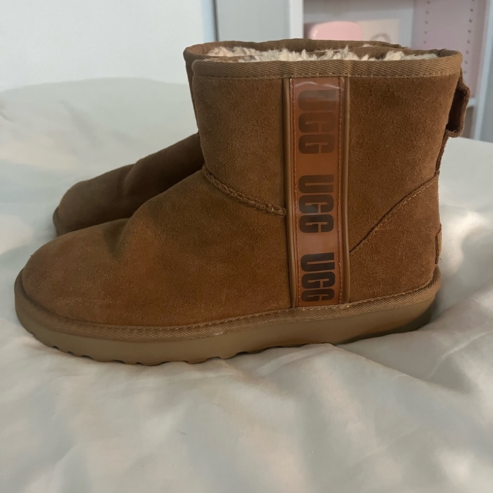 UGG minis (never worn, and run small)